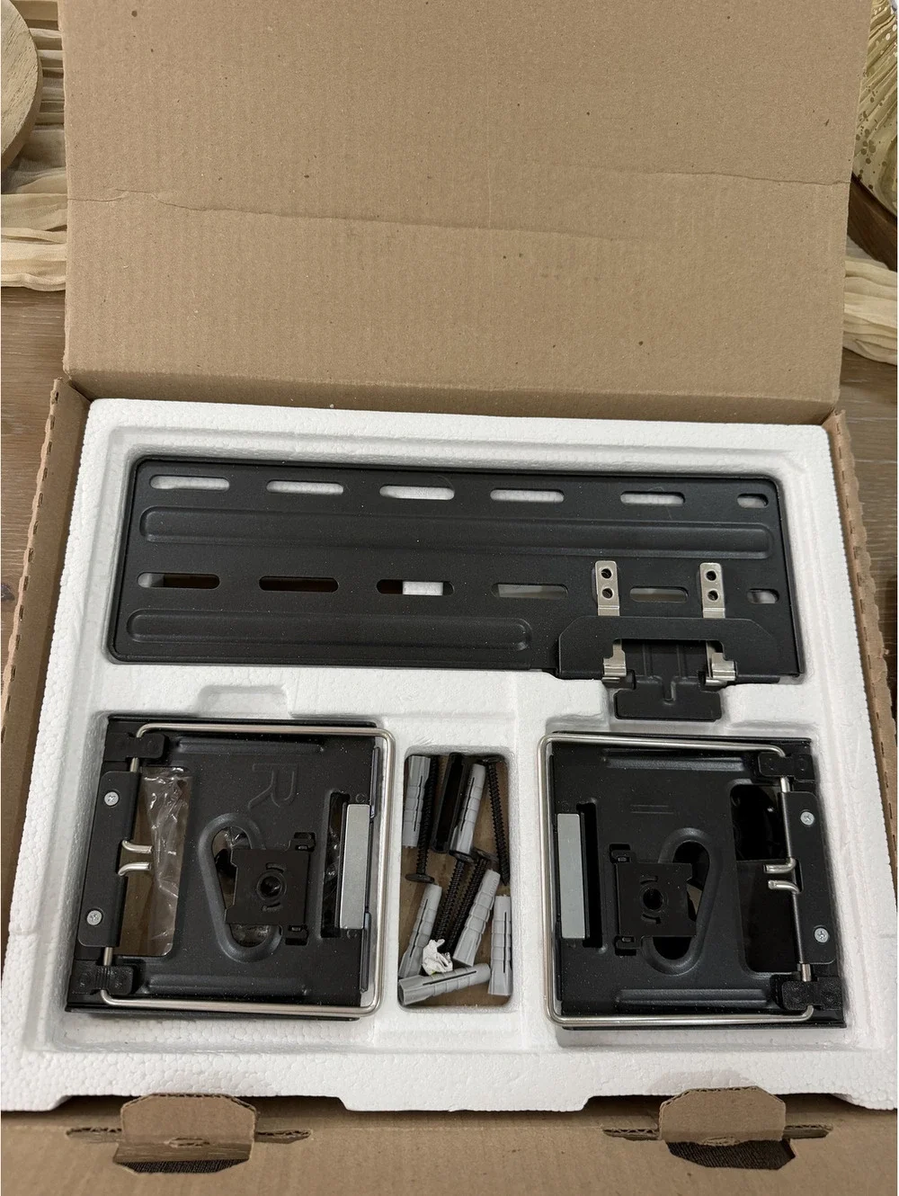 Samsung No Gap Slim Fit Wall Mount Kit with part number BN96-55181B.